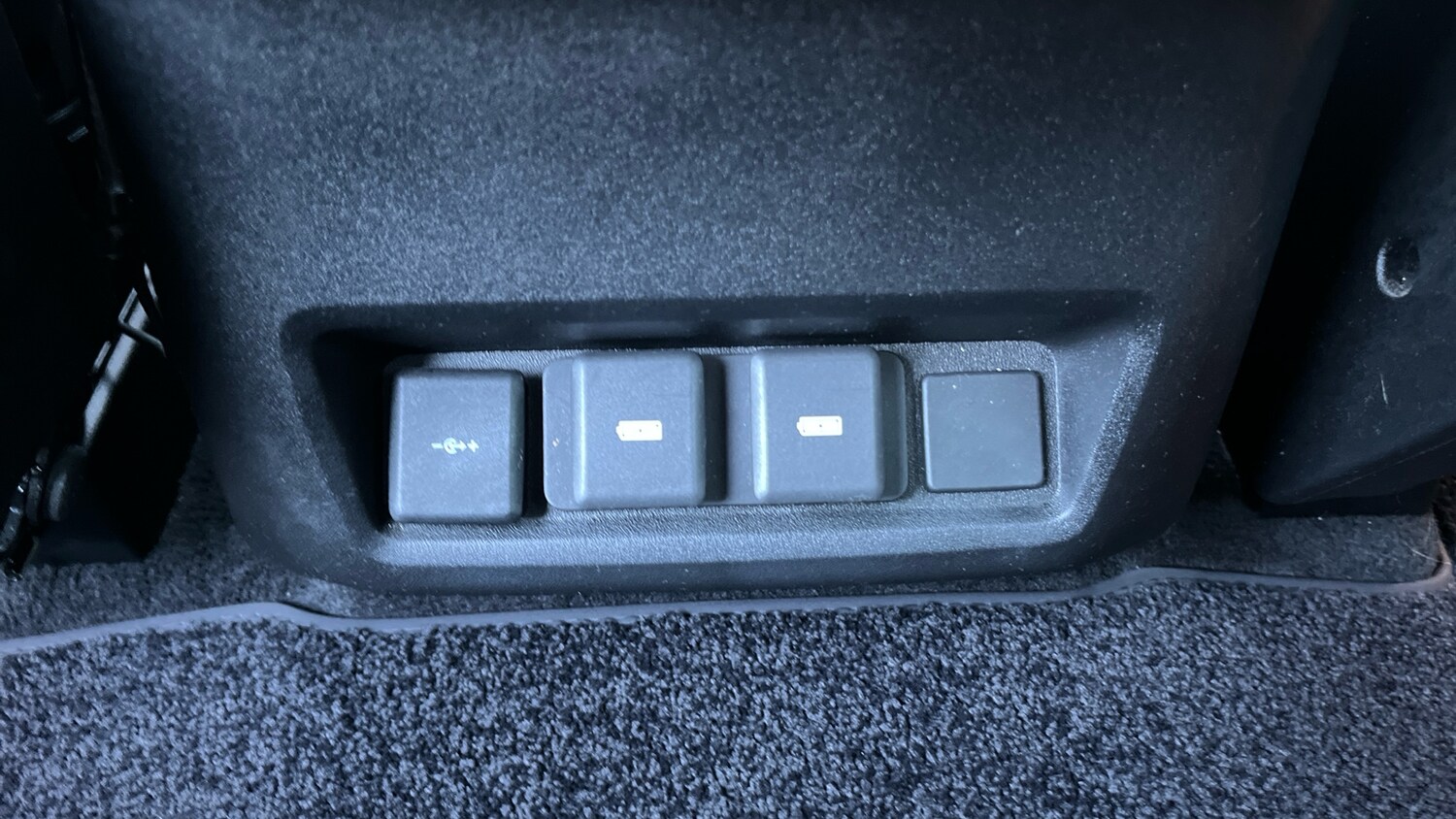 Used Land Rover Discovery 2023 for sale - 78101621: Photo 29