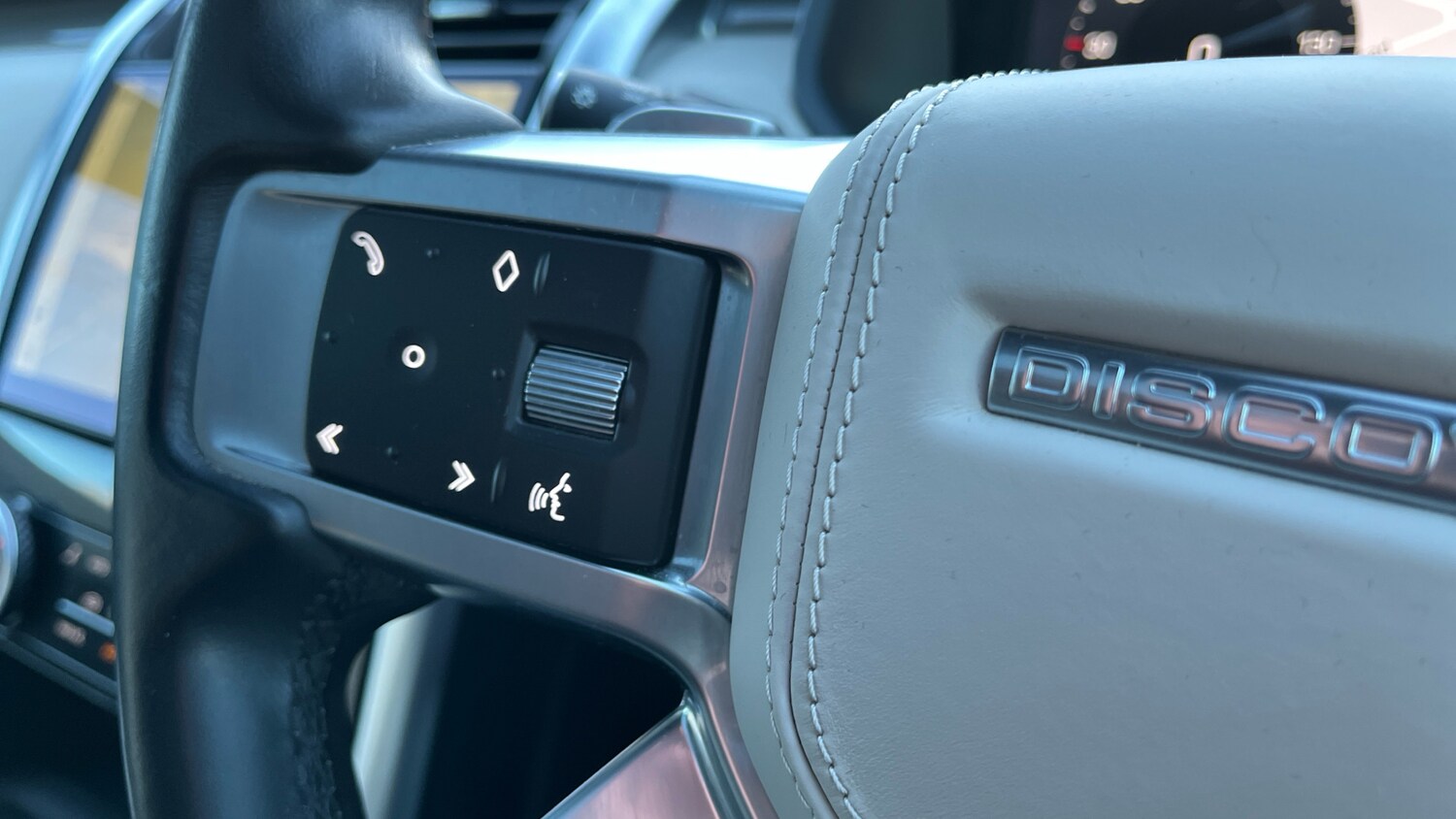 Used Land Rover Discovery 2023 for sale - 78101621: Photo 32