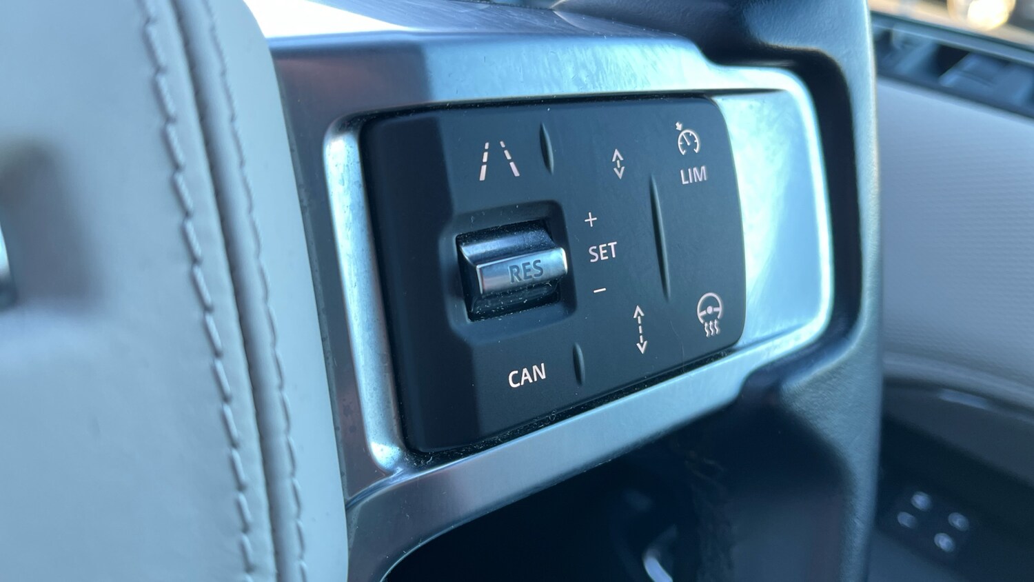 Used Land Rover Discovery 2023 for sale - 78101621: Photo 33