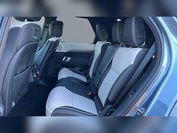 Used Land Rover Discovery 2023 for sale - 78101621: Photo