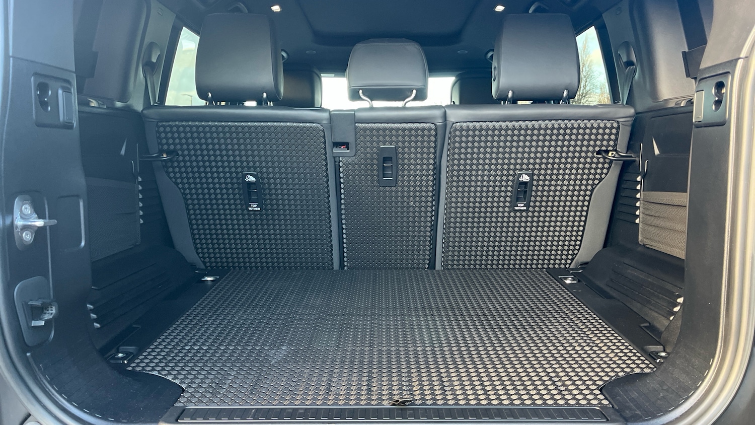 Used Land Rover Defender 2023 for sale - 76895240: Photo 10