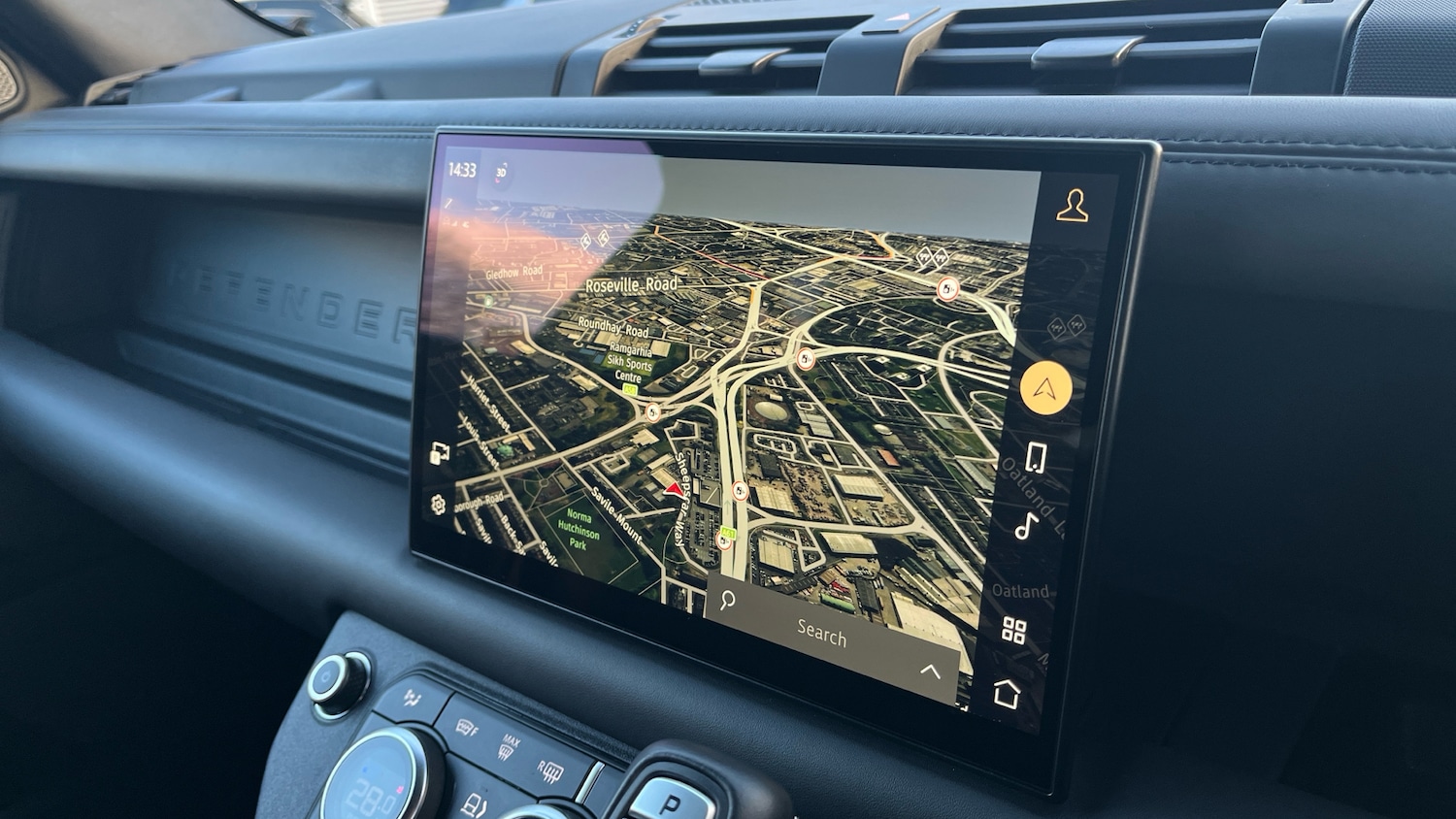 Used Land Rover Defender 2023 for sale - 76895240: Photo 11