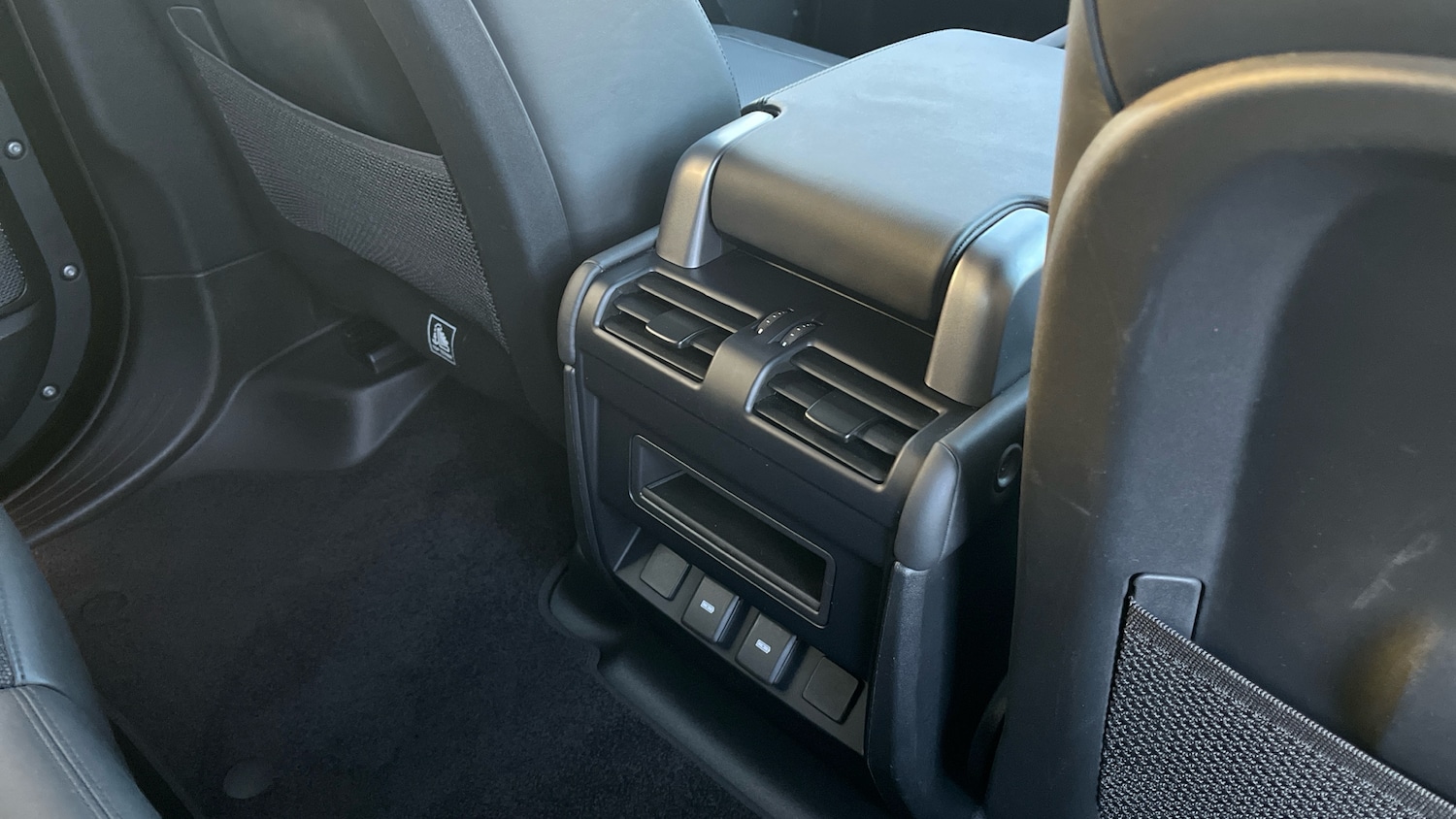 Used Land Rover Defender 2023 for sale - 76895240: Photo 18