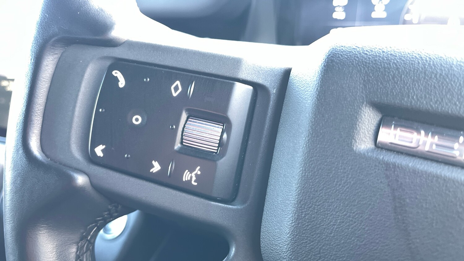 Used Land Rover Defender 2023 for sale - 76895240: Photo 25