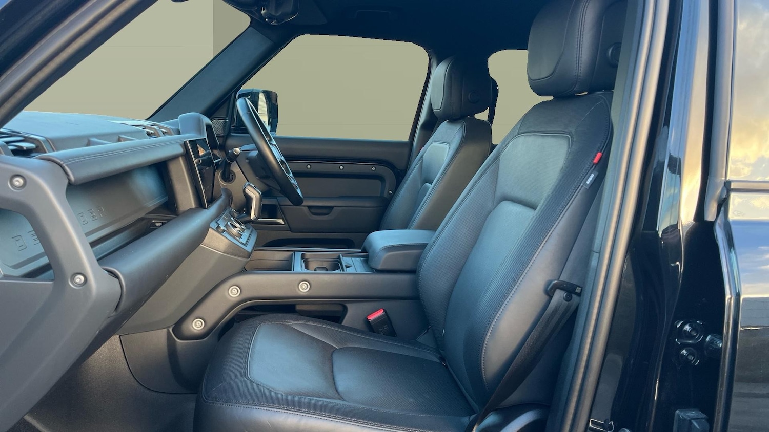 Used Land Rover Defender 2023 for sale - 76895240: Photo 3