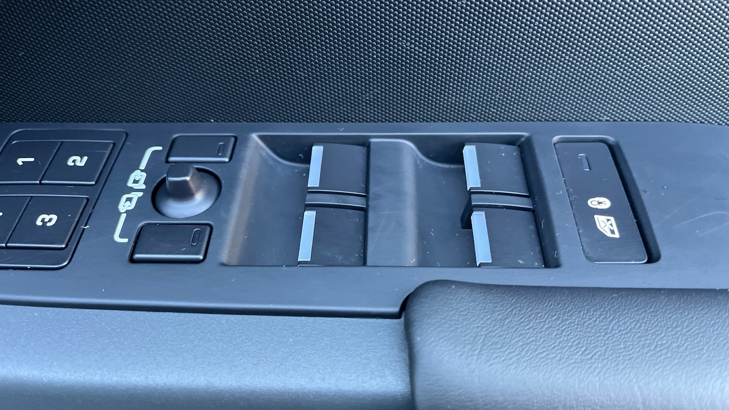 Used Land Rover Defender 2023 for sale - 76895240: Photo 31