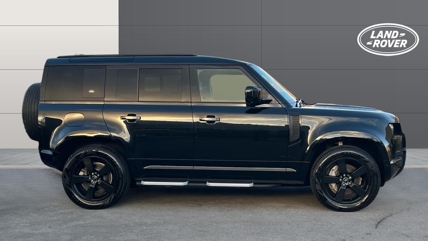 Used Land Rover Defender 2023 for sale - 76895240: Photo 5