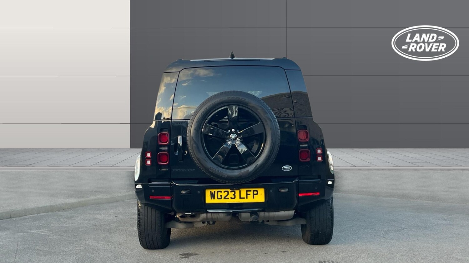 Used Land Rover Defender 2023 for sale - 76895240: Photo 6