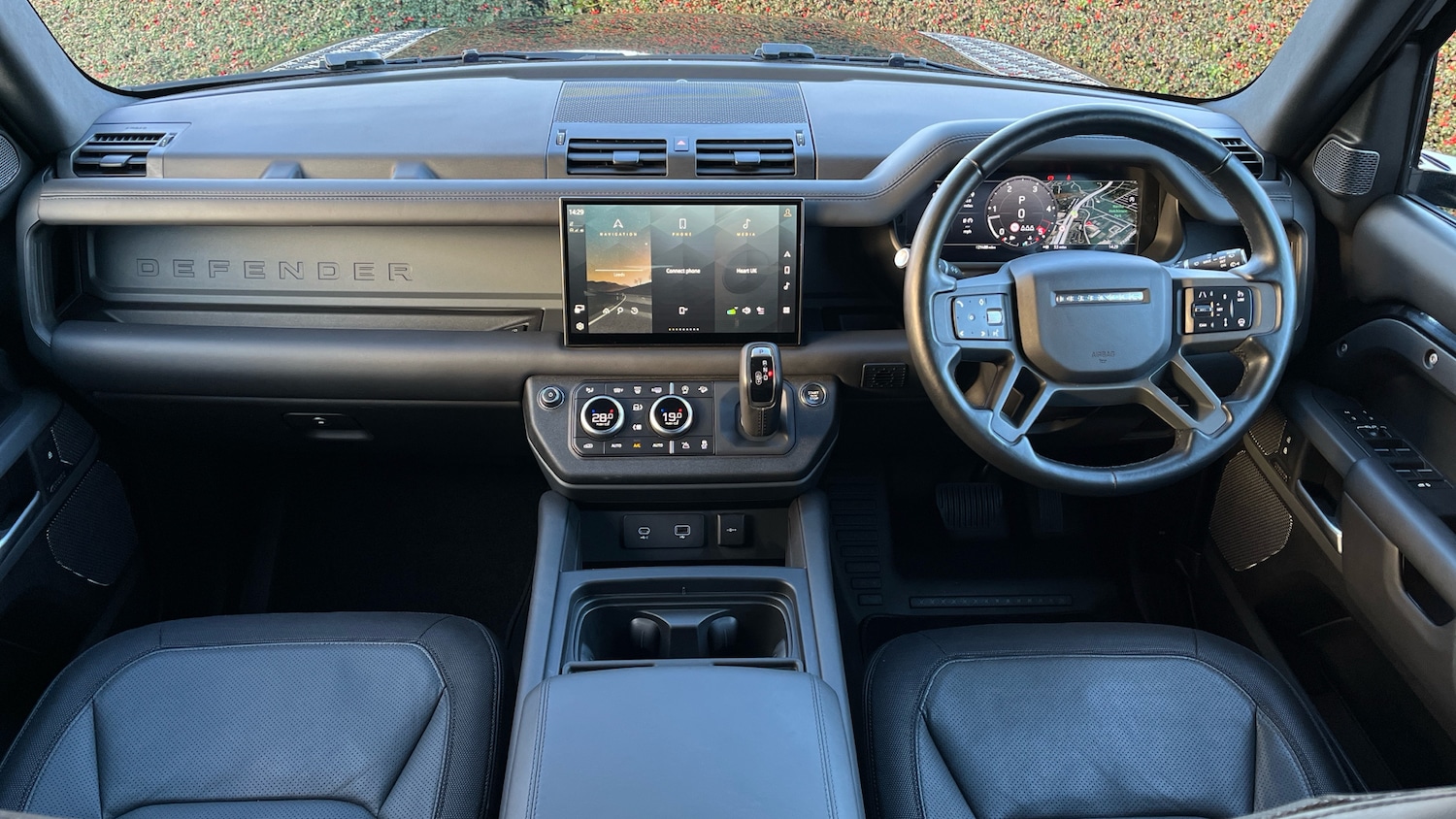 Used Land Rover Defender 2023 for sale - 76895240: Photo 9