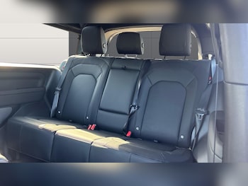 Used Land Rover Defender 2023 for sale - 78657060: Photo