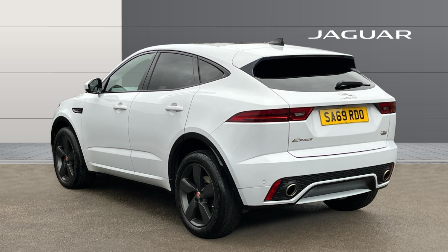 Used Jaguar E-Pace 2019 for sale - 77567578: Photo 2