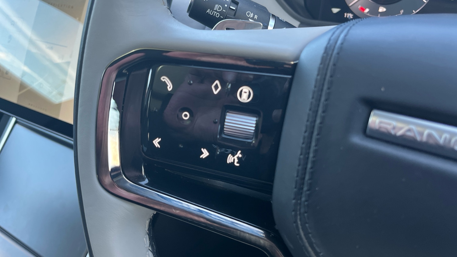 Used Land Rover Range Rover Velar 2025 for sale - 78166123: Photo 32