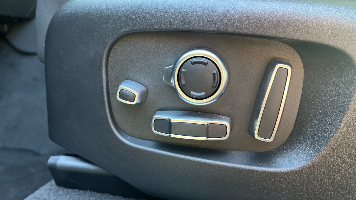 Used Land Rover Range Rover Velar 2025 for sale - 78166123: Photo 34