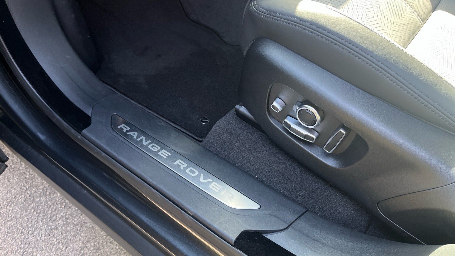 Used Land Rover Range Rover Velar 2025 for sale - 78166123: Photo 35