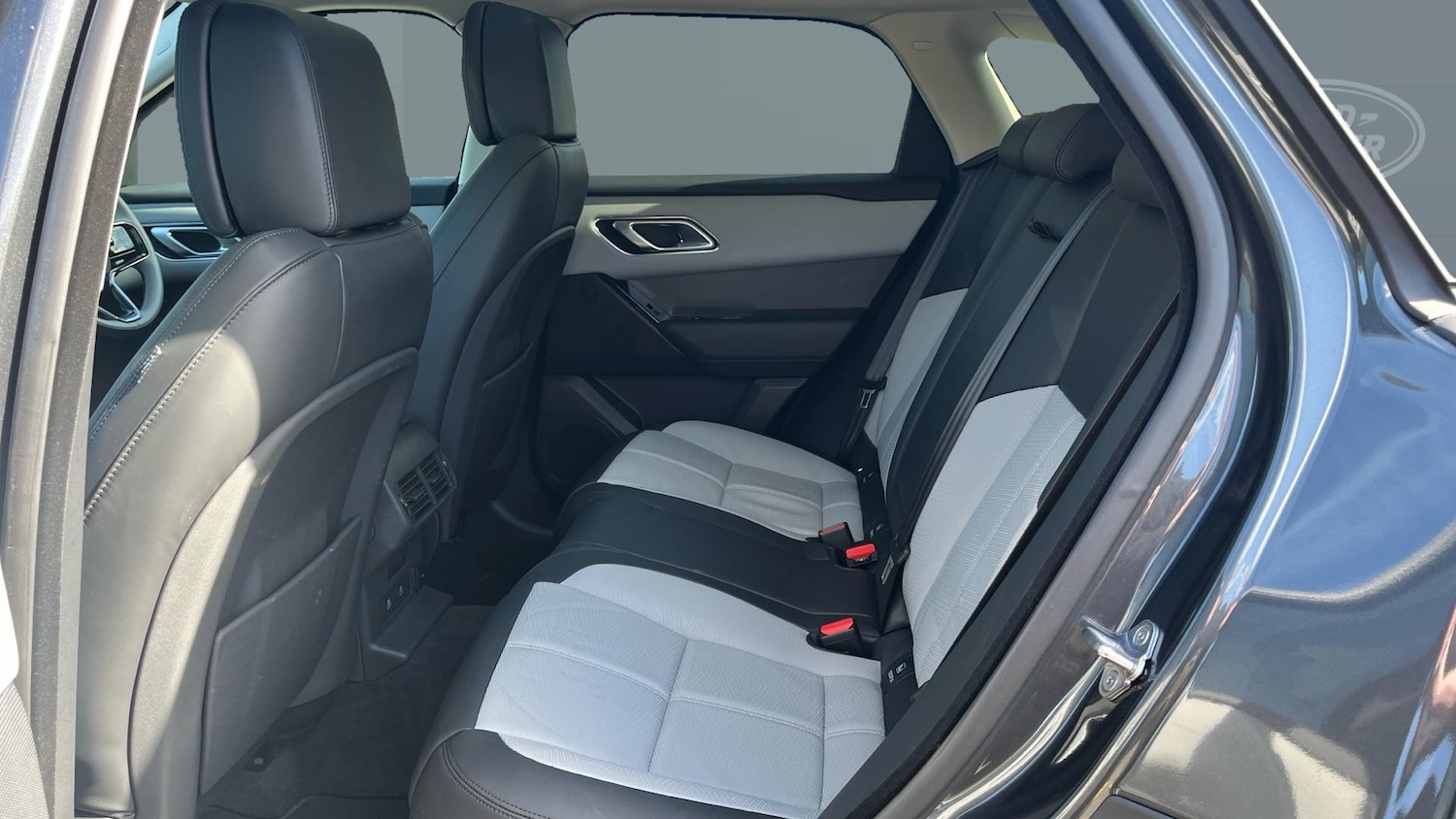 Used Land Rover Range Rover Velar 2025 for sale - 78166123: Photo 4