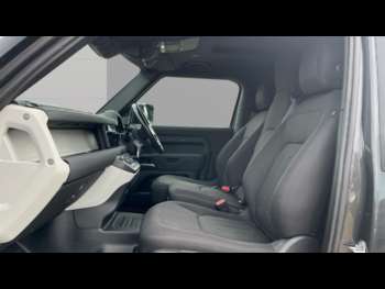 Used Land Rover Defender 2021 for sale - 74501100: Photo