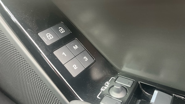Used Land Rover Range Rover Velar 2025 for sale - 76340986: Photo 21