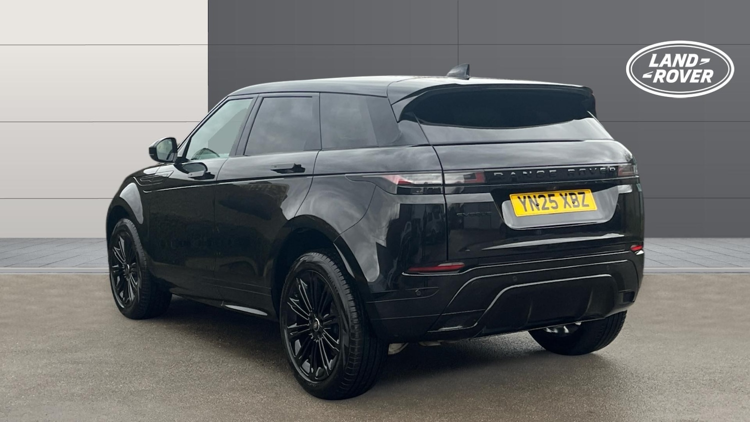 Used Land Rover Range Rover Evoque 2025 for sale - 76969648: Photo 2