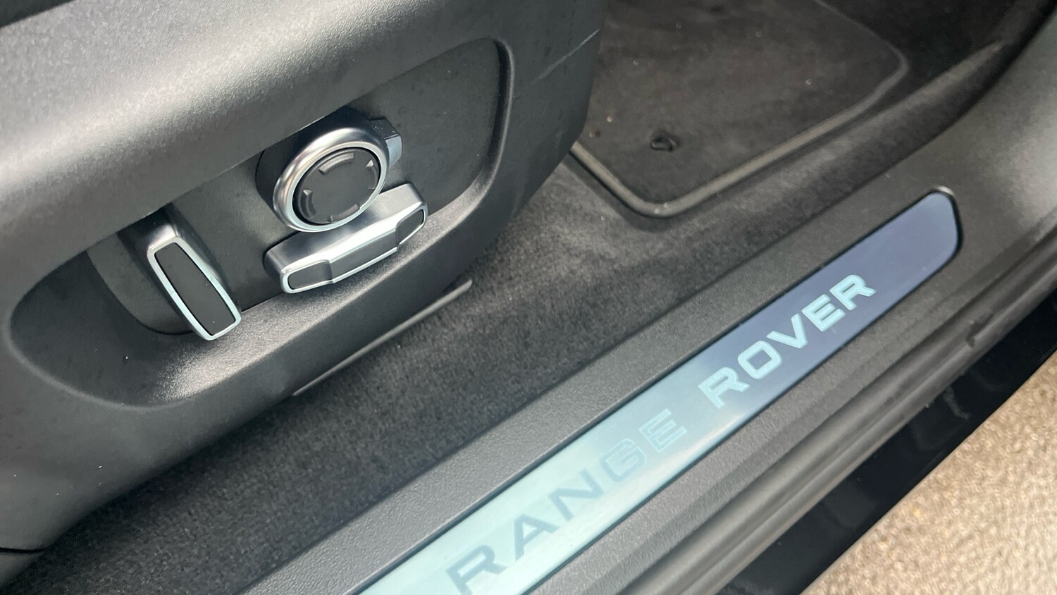 Used Land Rover Range Rover Evoque 2025 for sale - 76969648: Photo 21