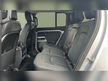 Used Land Rover Defender 2020 for sale - 76233080: Photo 4