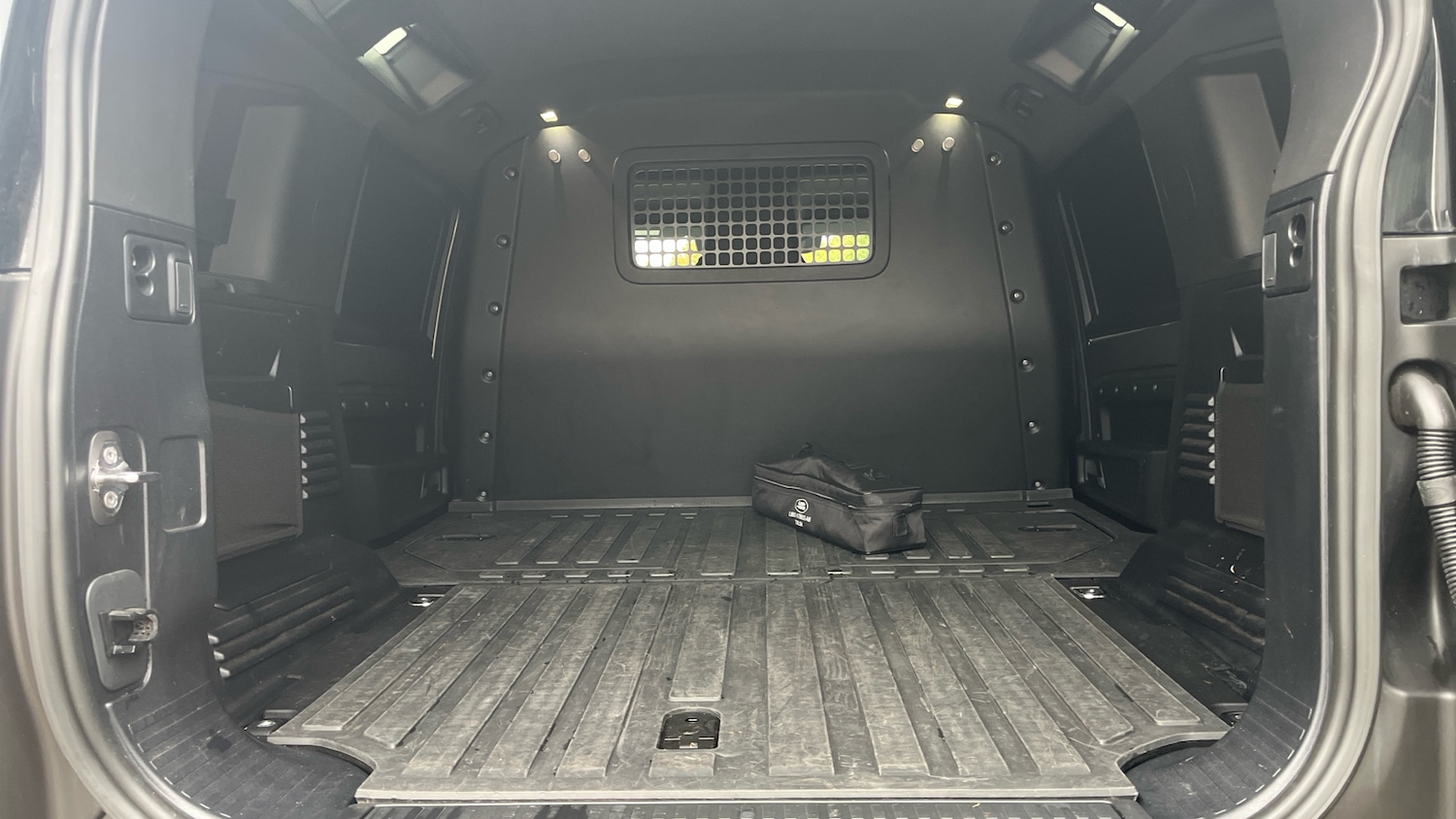 Used Land Rover Defender 2022 for sale - 76262788: Photo 10