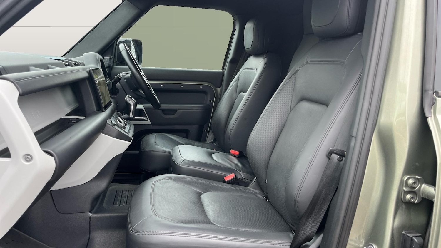 Used Land Rover Defender 2022 for sale - 76262788: Photo 3