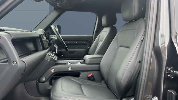 Used Land Rover Defender 2025 for sale - 76262784: Photo 3
