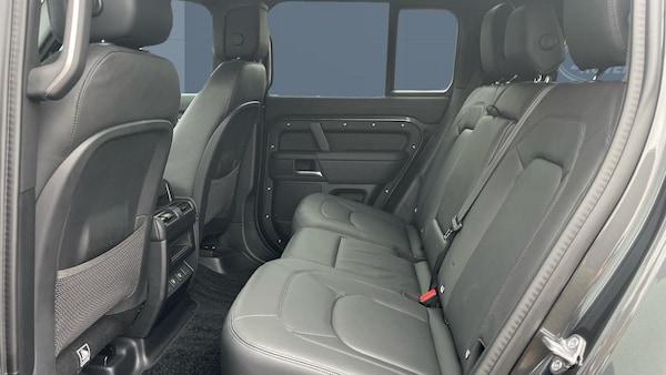 Used Land Rover Defender 2025 for sale - 76262784: Photo 4