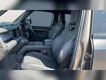 Used Land Rover Defender 2026 for sale - 79365914: Photo
