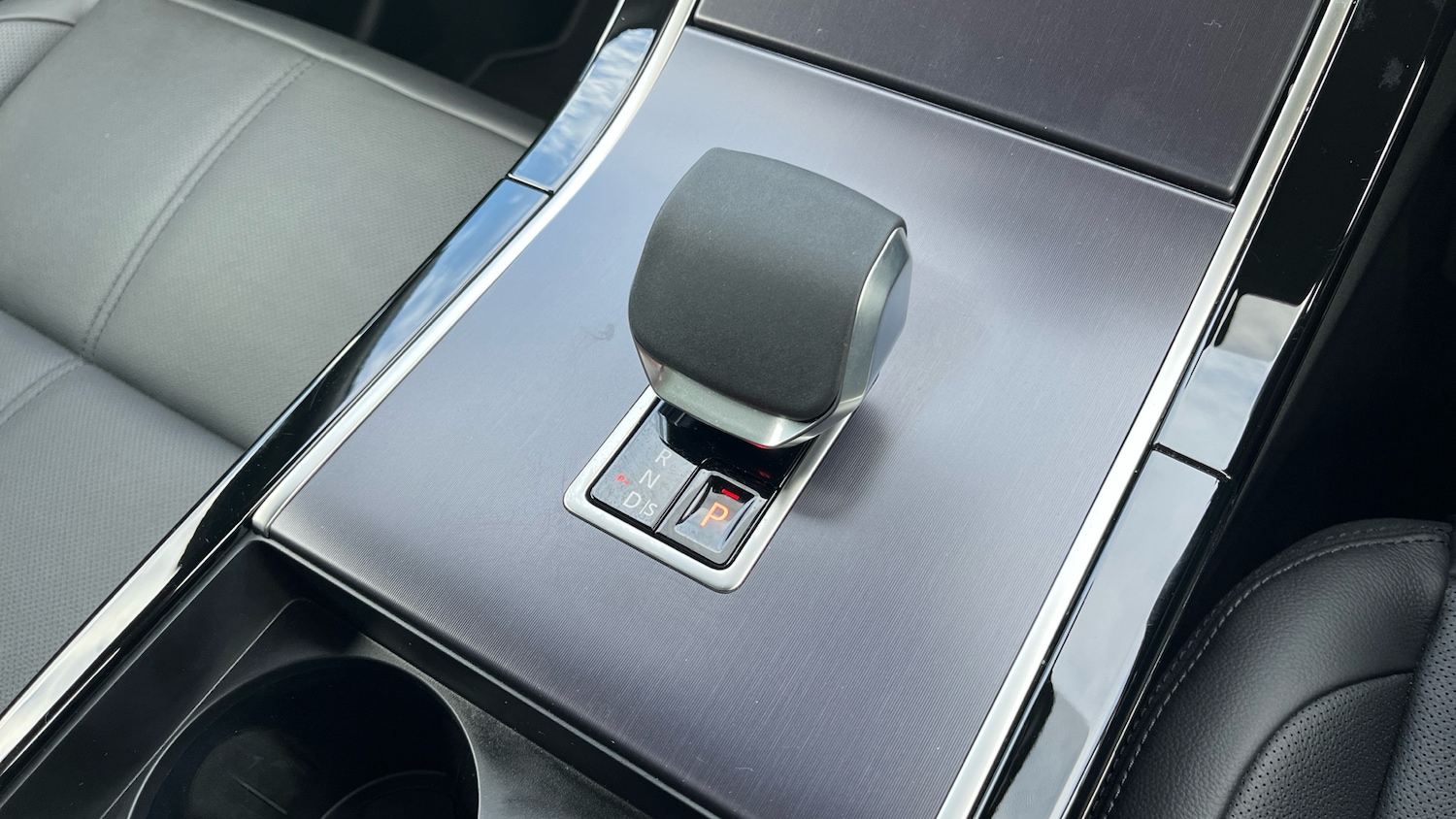 Used Land Rover Range Rover Velar 2025 for sale - 76322486: Photo 13