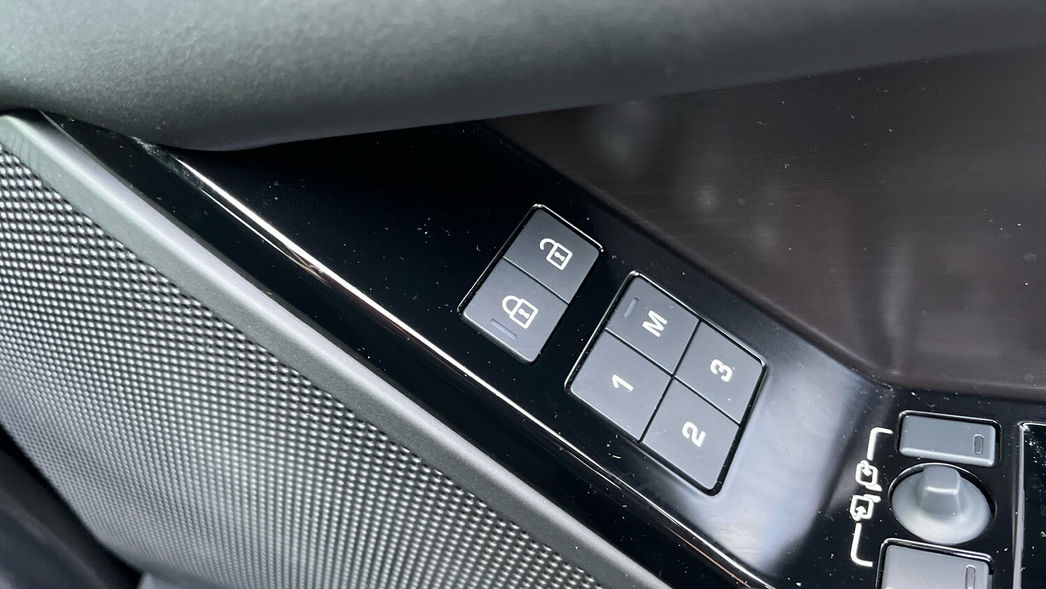 Used Land Rover Range Rover Velar 2025 for sale - 76322486: Photo 22