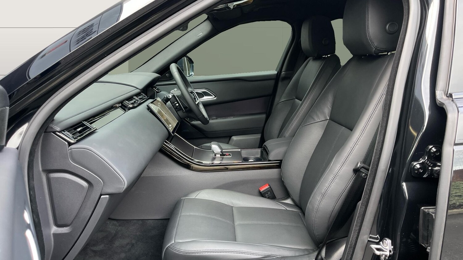 Used Land Rover Range Rover Velar 2025 for sale - 76322486: Photo 3