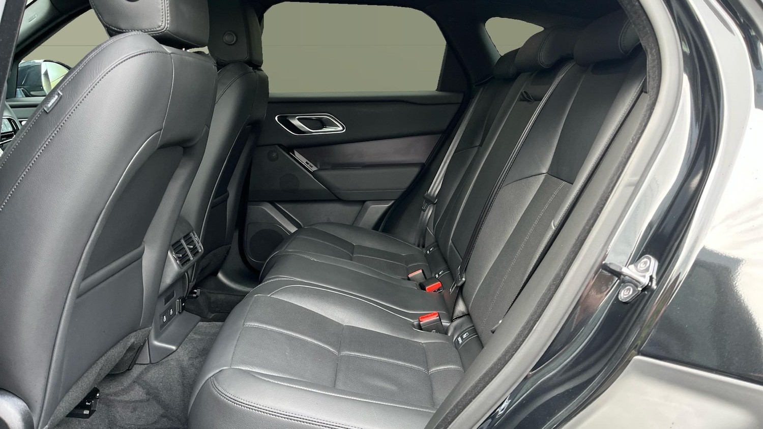 Used Land Rover Range Rover Velar 2025 for sale - 76322486: Photo 4