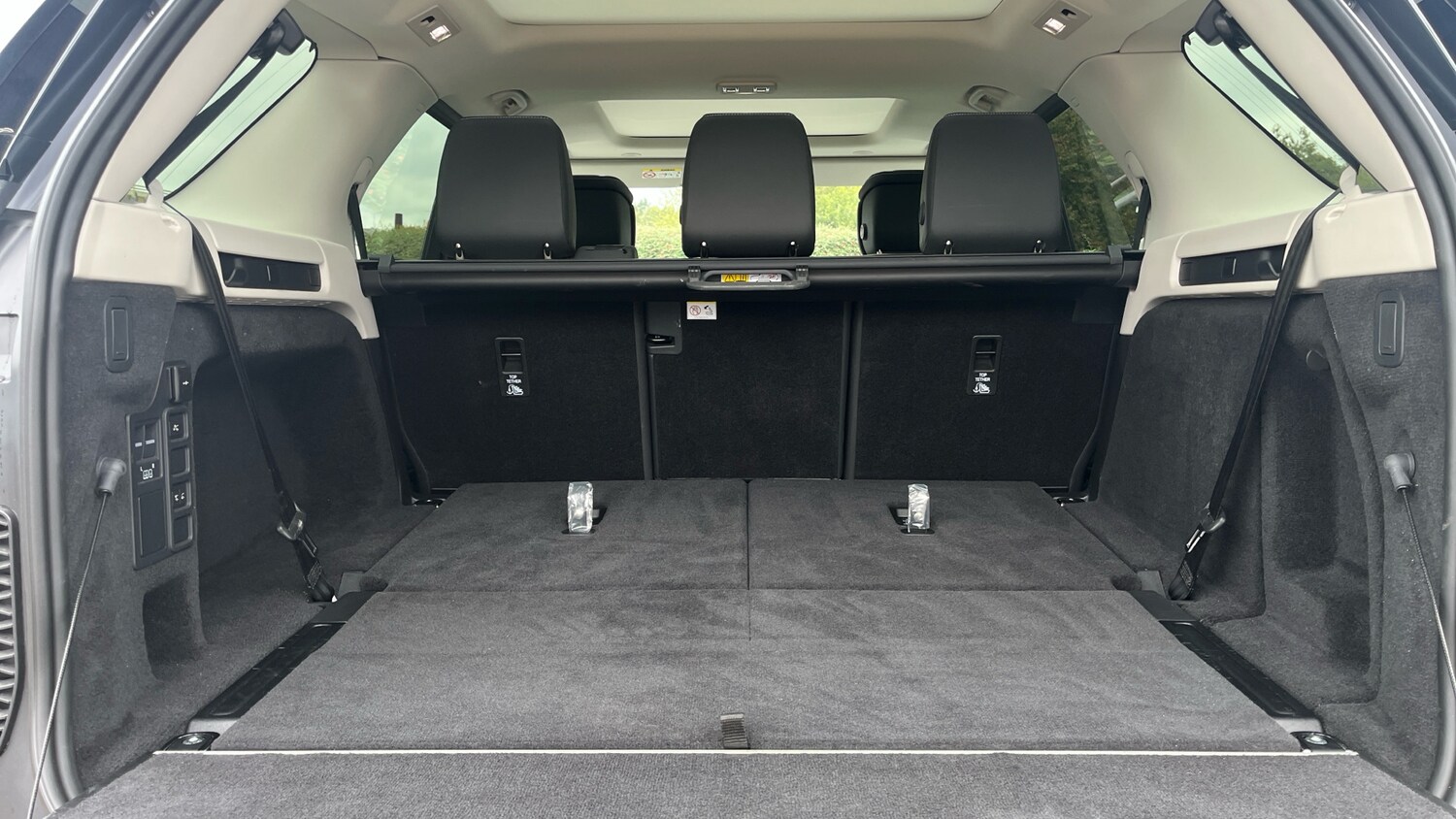 Used Land Rover Discovery 2025 for sale - 76234592: Photo 10