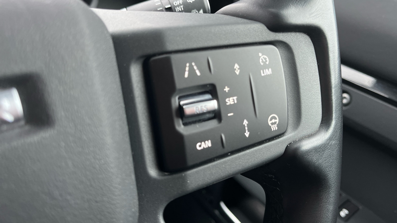 Used Land Rover Defender 2023 for sale - 77653546: Photo 32