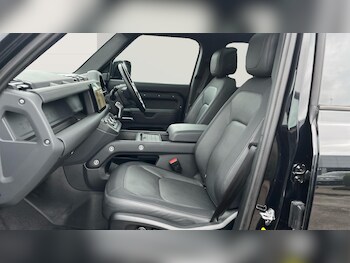 Used Land Rover Defender 2023 for sale - 77653546: Photo