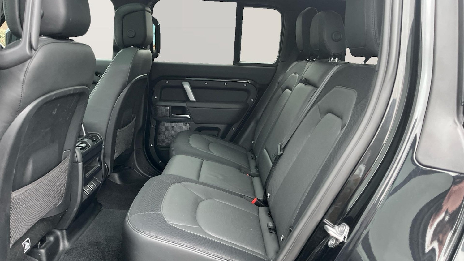 Used Land Rover Defender 2023 for sale - 77653546: Photo 4