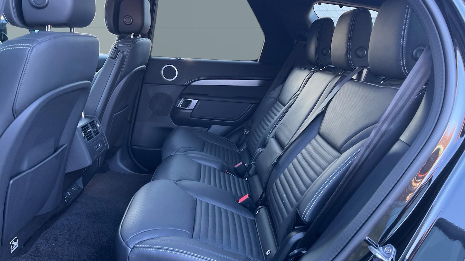 Used Land Rover Discovery 2025 for sale - 77154274: Photo 4