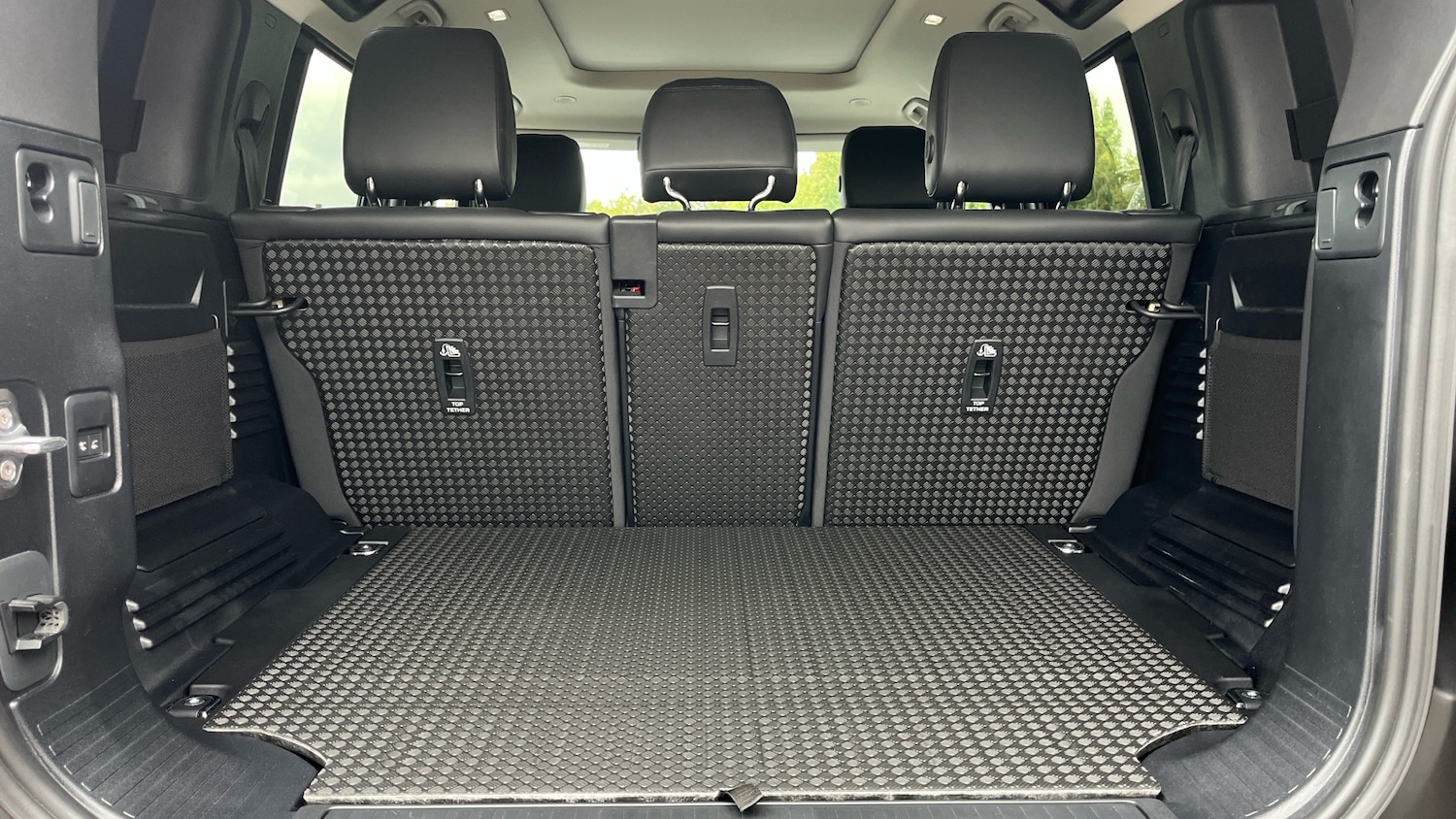 Used Land Rover Defender 2024 for sale - 76206520: Photo 10