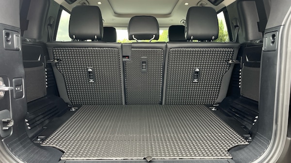 Used Land Rover Defender 2024 for sale - 76206520: Photo 10