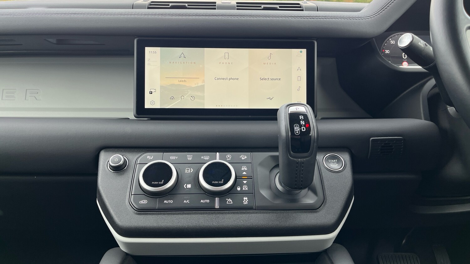 Used Land Rover Defender 2024 for sale - 76206520: Photo 14