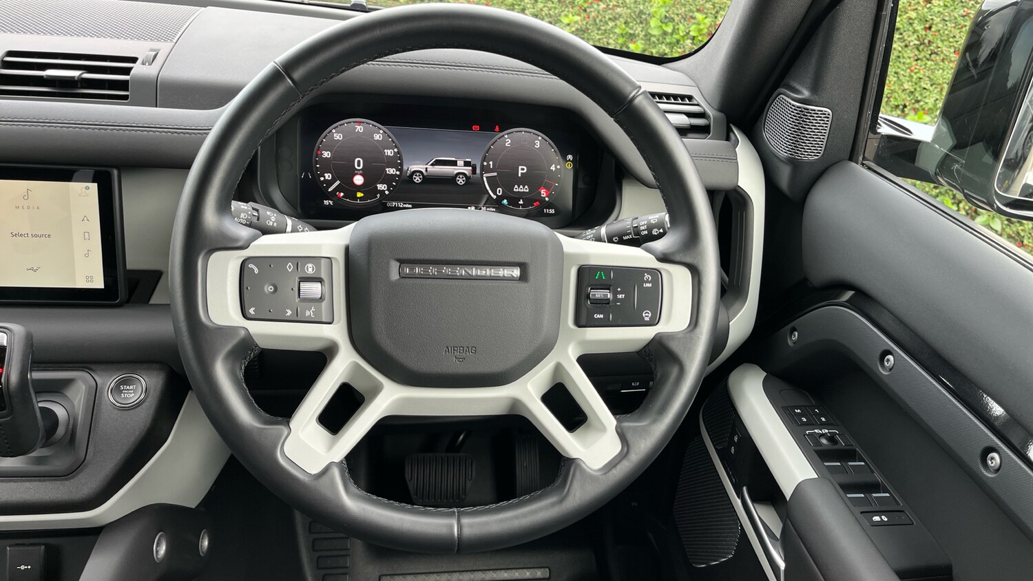 Used Land Rover Defender 2024 for sale - 76206520: Photo 15