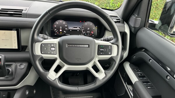 Used Land Rover Defender 2024 for sale - 76206520: Photo 15