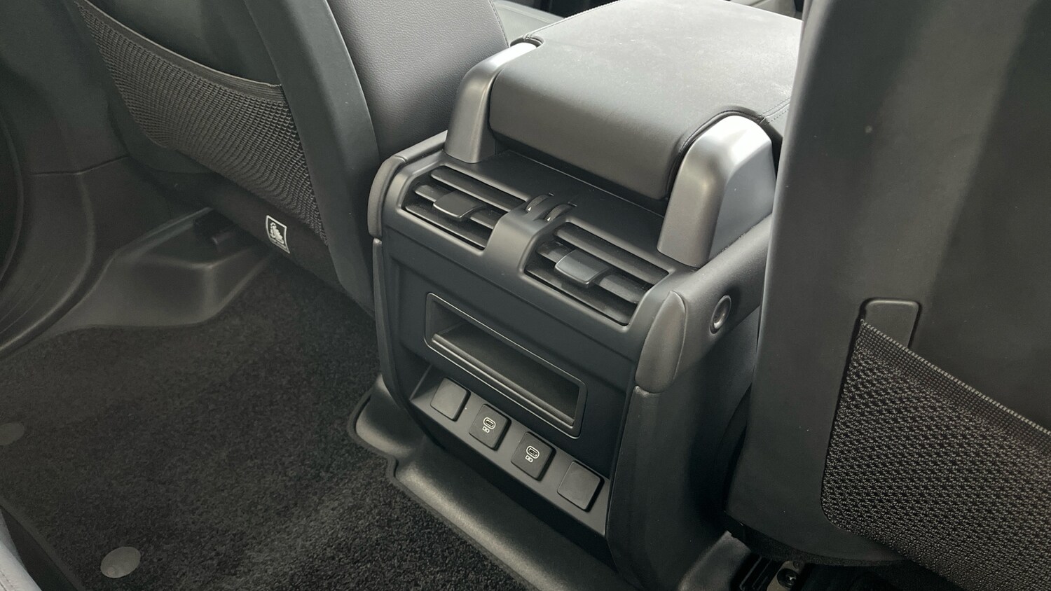 Used Land Rover Defender 2024 for sale - 76206520: Photo 18