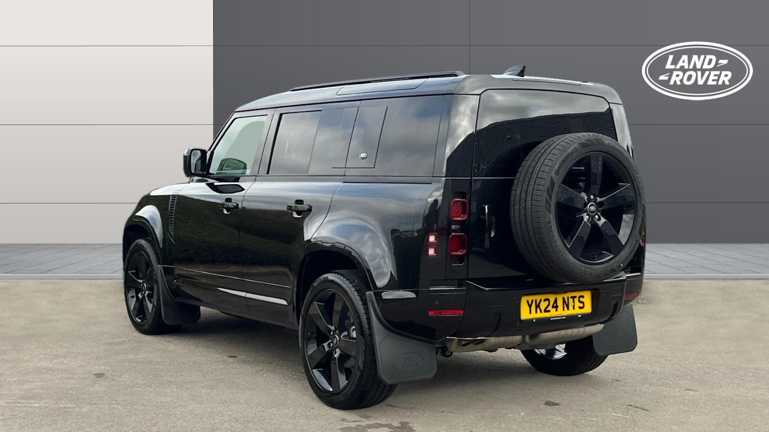 Used Land Rover Defender 2024 for sale - 76206520: Photo 2