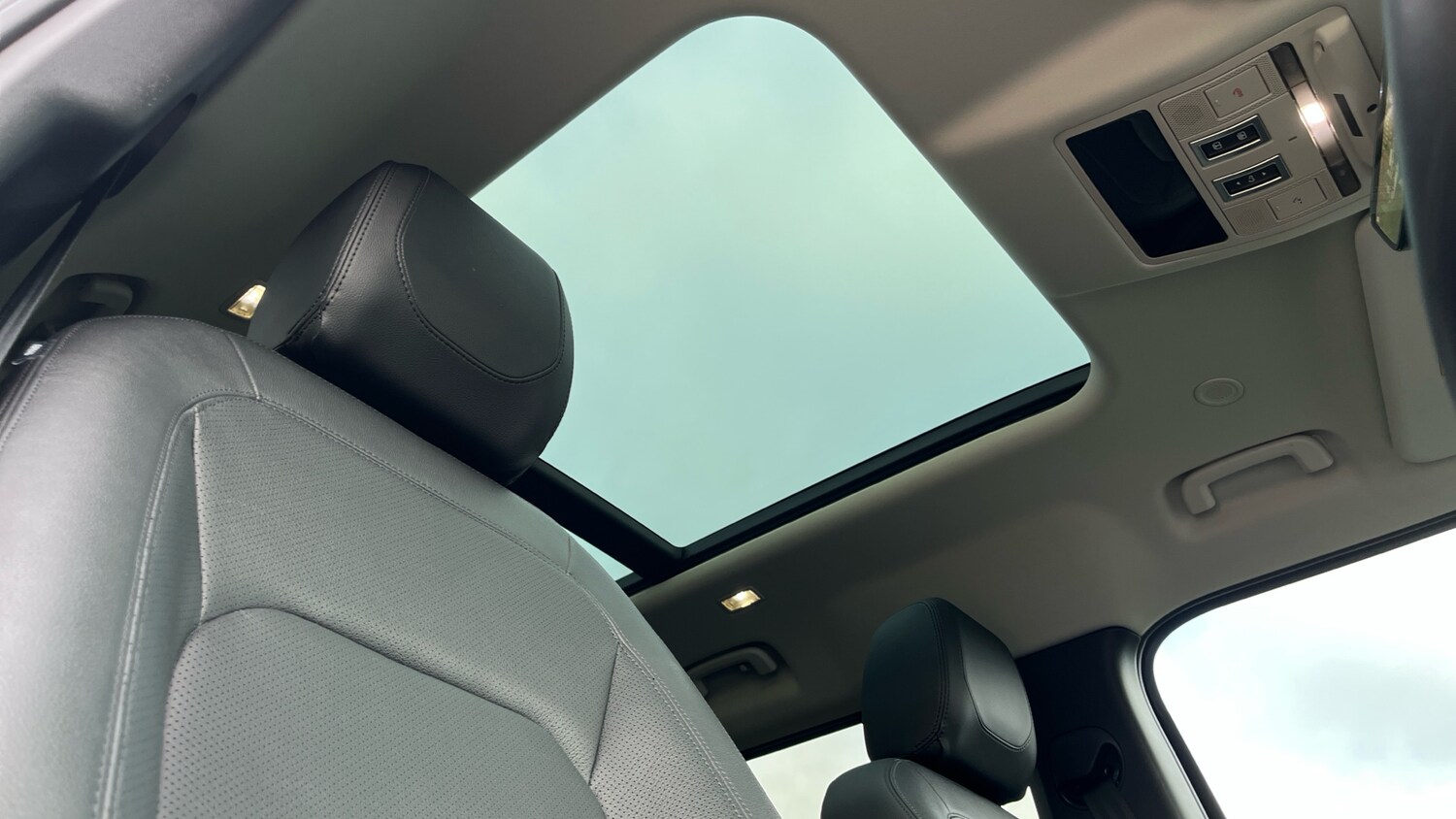 Used Land Rover Defender 2024 for sale - 76206520: Photo 21