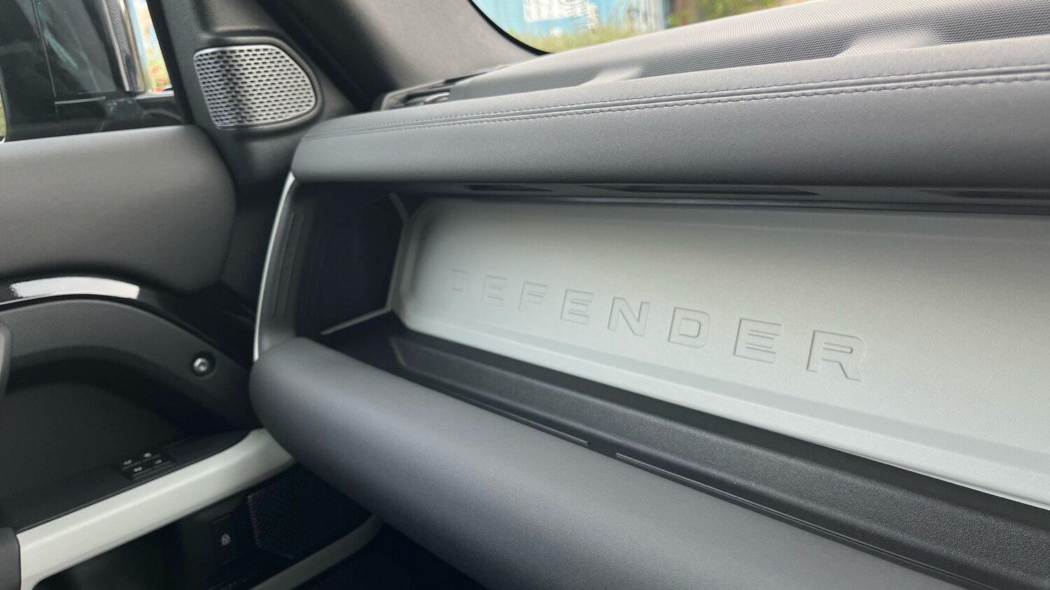 Used Land Rover Defender 2024 for sale - 76206520: Photo 23