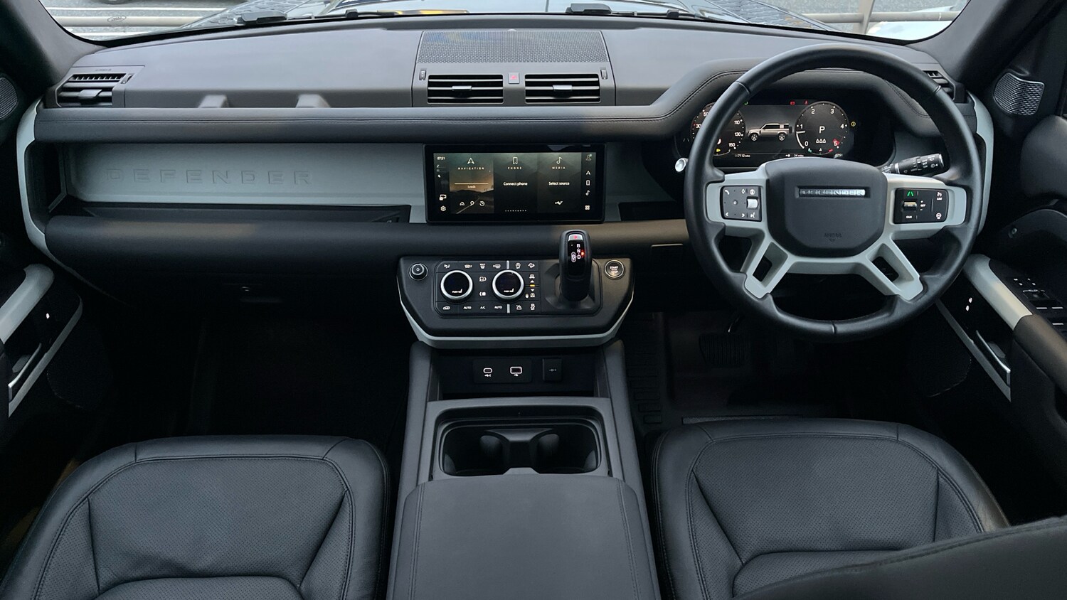 Used Land Rover Defender 2024 for sale - 76206520: Photo 24