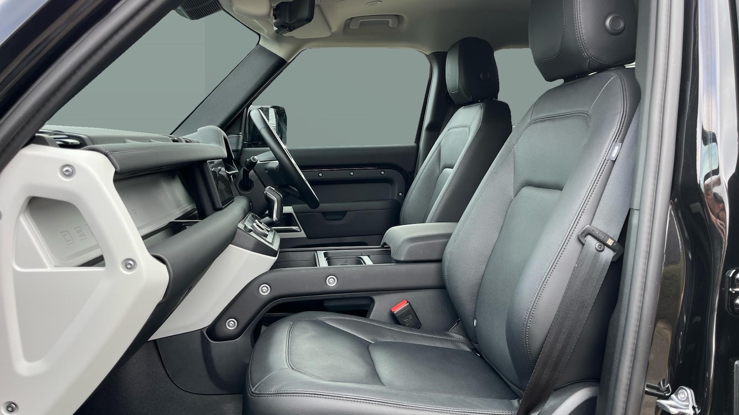 Used Land Rover Defender 2024 for sale - 76206520: Photo 3