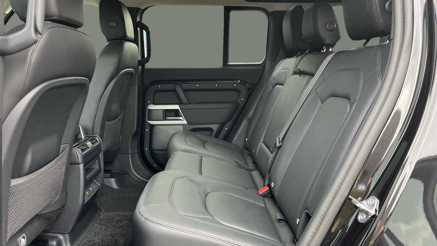 Used Land Rover Defender 2024 for sale - 76206520: Photo 4